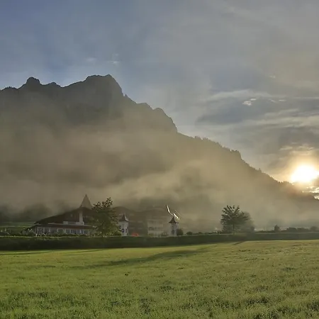 Romantik & Der Laterndl Hof ホテル ハルデンゼー