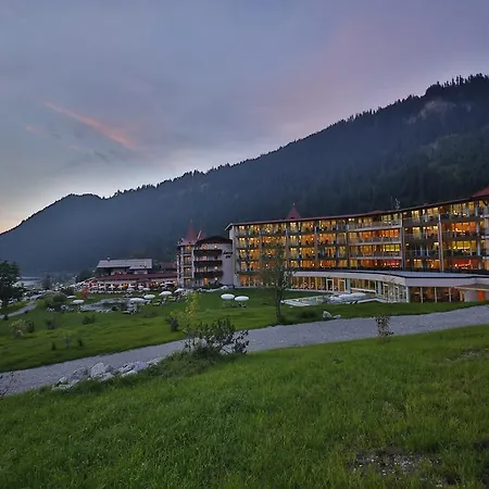 Romantik & Der Laterndl Hof ホテル 4*