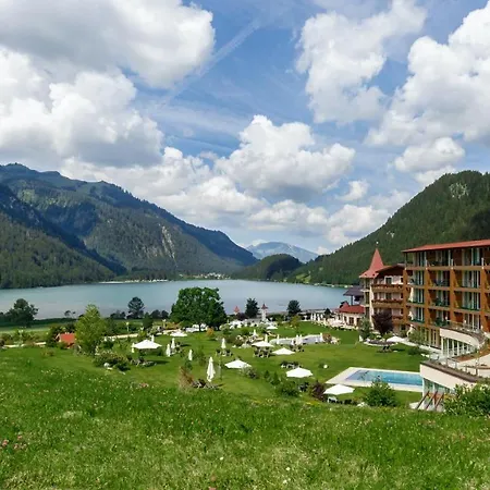 Romantik & Der Laterndl Hof Отель 4*