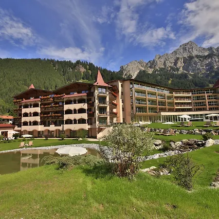 Romantik & Der Laterndl Hof Hotel 4*